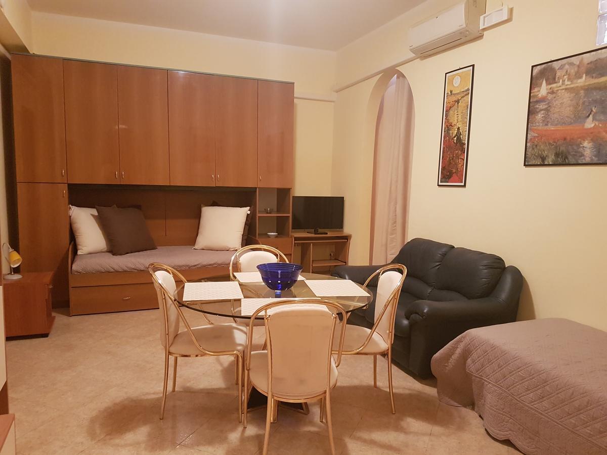 Bed & Parking Apartment Palermo Exterior photo